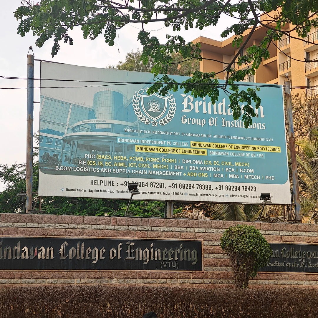 Brindavan Wall Sign A view of the Brindavan College of Engineering stone sign and the extensive course billboard surrounded by campus trees.
