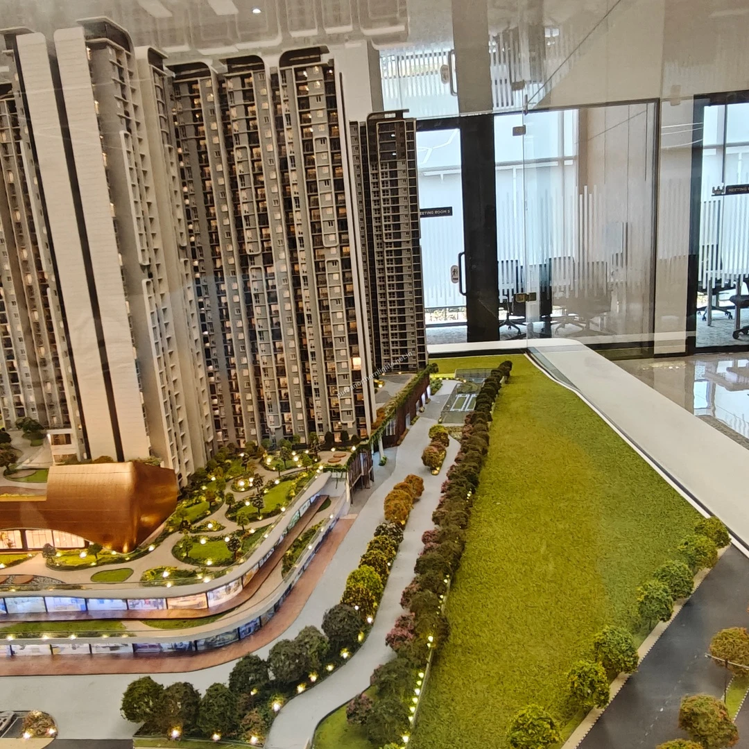 Side layout miniature view revealing the long tree-lined driveway, peripheral lawns, and the edge of the luxury clubhouse at Purva Northern Lights